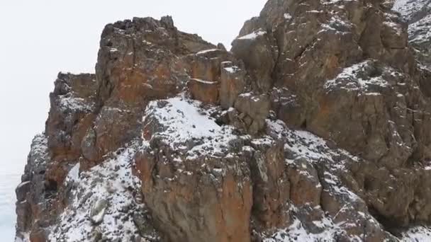 Het Baikalmeer Rusland Winterschieten Zonnige Dag Rock Khoboy Olkhon Eiland — Stockvideo