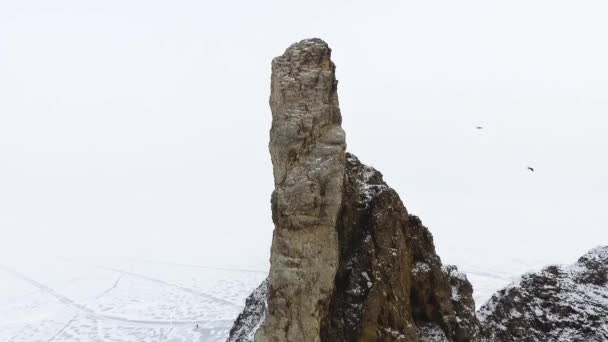 Lago Baikal Rússia Tiro Inverno Dia Ensolarado Rock Khoboy Ilha — Vídeo de Stock
