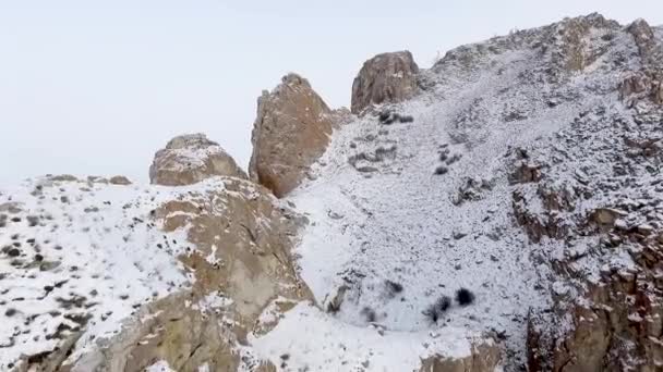 Het Baikalmeer Rusland Winterschieten Olkhon Eiland Rocks Three Brothers Drone — Stockvideo