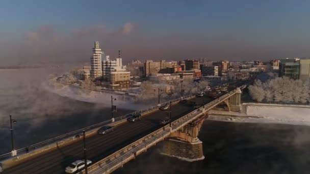 Viejo Puente Sobre Río Angara Vapor Emite Desde Agua Vuelo — Vídeo de stock