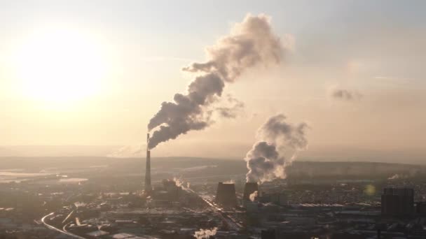 Chimenea Una Central Térmica Humo Una Central Térmica Carbón Contaminación — Vídeo de stock