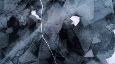 Baykal Gölü buz dokusu. Buzda çatlaklar var. Donmuş Baykal Gölü.