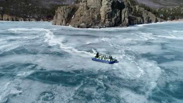 Group Tourists Goes Khivus Winter Ice Lake Baikal Russian Winter — Vídeo de stock
