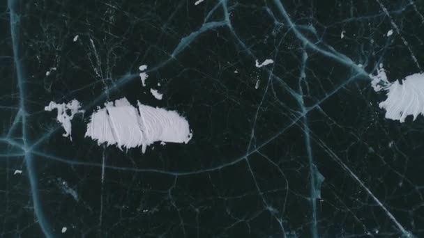 바이칼 얼어붙은 얼음이 떠다니고 아이스 올크론 부야티아 — 비디오