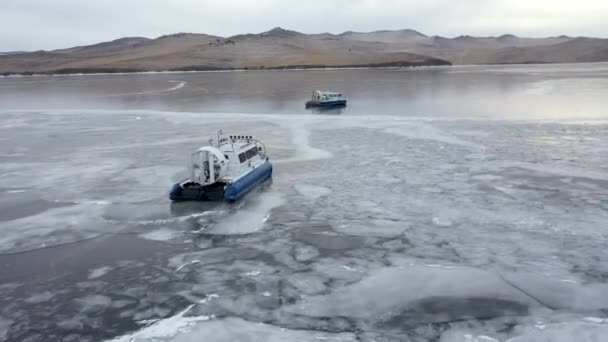 바이칼 얼어붙은 얼음이 떠다니고 아이스 올크론 부야티아 — 비디오