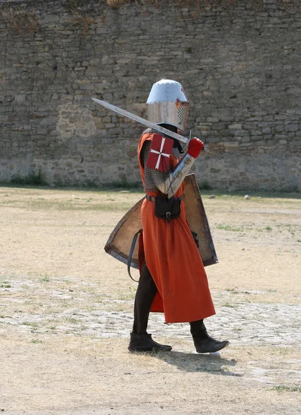 中世纪的骑士走 — 图库照片
