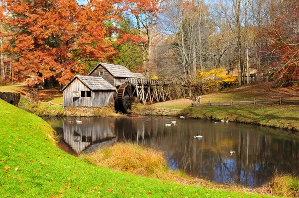 Mabry млин, Blue Ridge Parkway, Вірджинія США — стокове фото