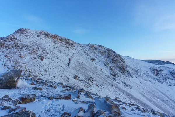 Vue Panoramique Homme Prenant Une Photo Avec Son Téléphone Sommet — Photo