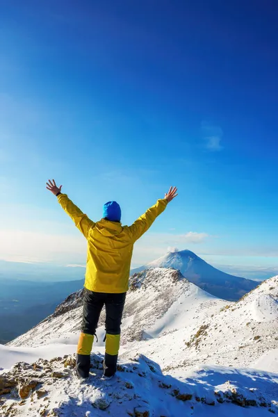 Wanderin Mit Offenen Armen Gipfel Des Vulkans Itaccihuatl — Stockfoto