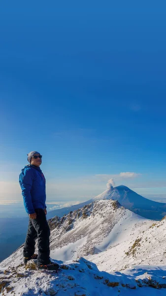 Man Top Mountain — Stock Photo, Image