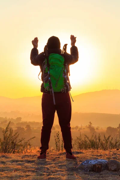 Hiker Backpack Standing Rock Enjoying Sunset — Stock fotografie