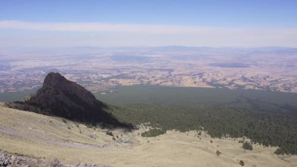 Panoramisch uitzicht vanuit de lucht op de vulkaan Malinche. — Stockvideo