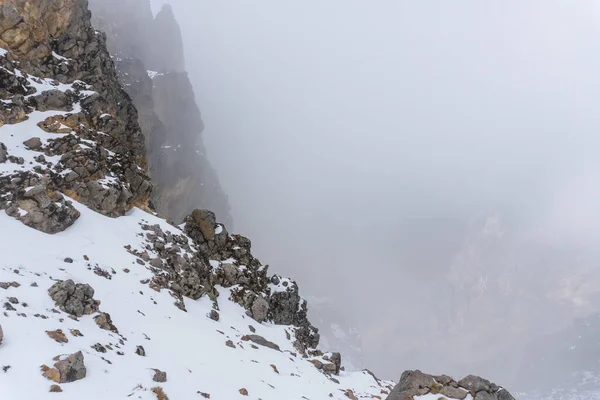 Ein schneebedeckter Berg - schlafender Vulkan — Stockfoto