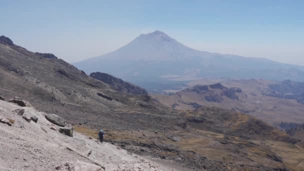 Вулкан Попокатепетль з Ізтачхуатль (Мексика). — стокове відео