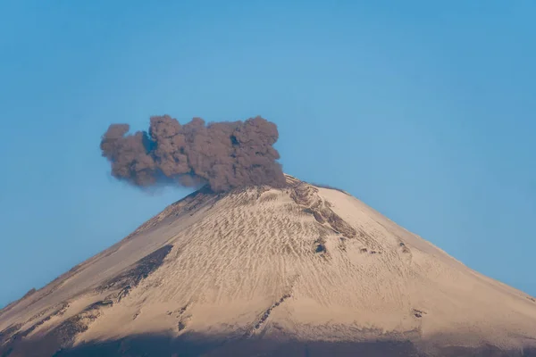 Cráter nevado del volcán popocatepetl — Foto de Stock