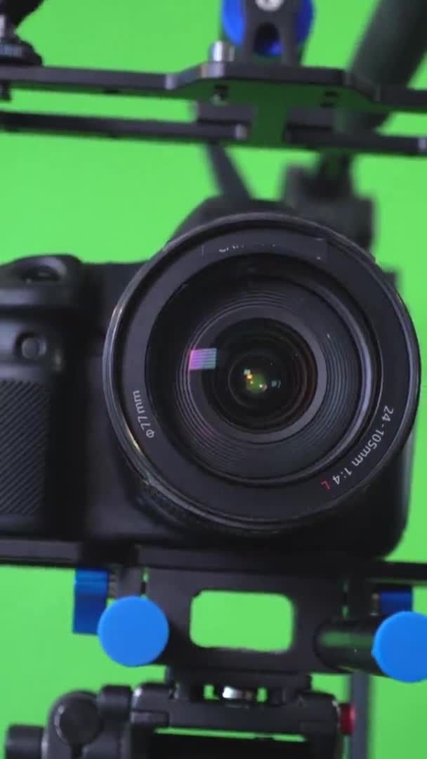 Filmación Configurada Con Micrófono Luces Pantalla Verde — Vídeo de stock