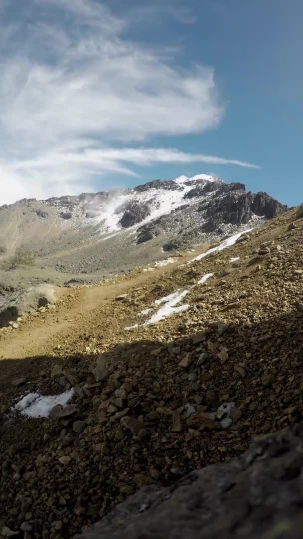 メキシコの雪に覆われたイスタッチワトル火山の上 — ストック動画