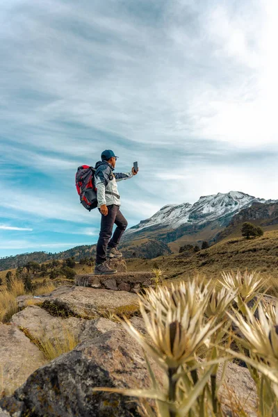 Man Success Selfie Mountain Peak Mexico — 图库照片