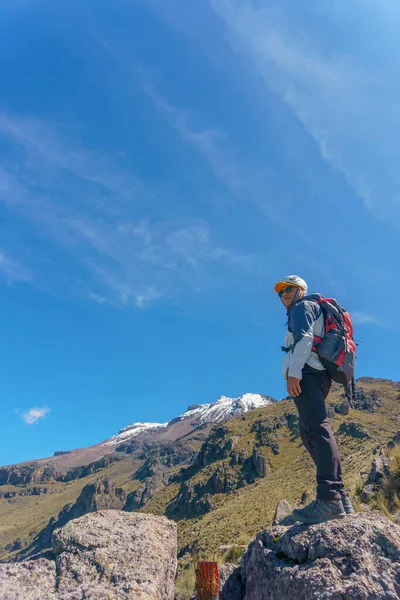 Man Kijkt Naar Bergen Mexico — Stockfoto