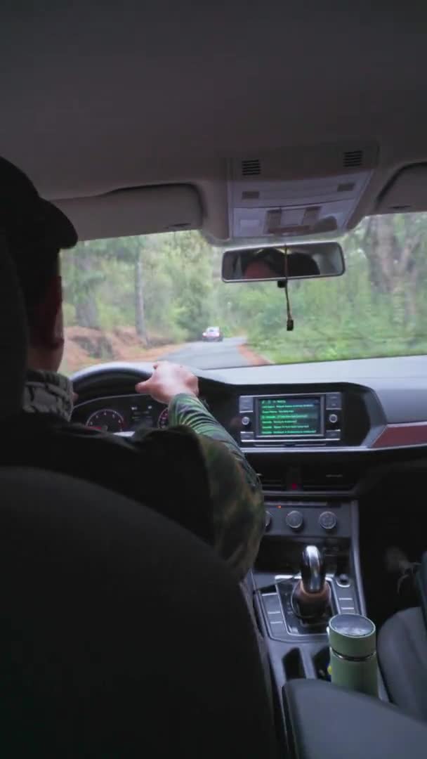 Владелец Автомобиля Держит Руль Наслаждайтесь Путешествия Дорога Маршрут Мексике — стоковое видео