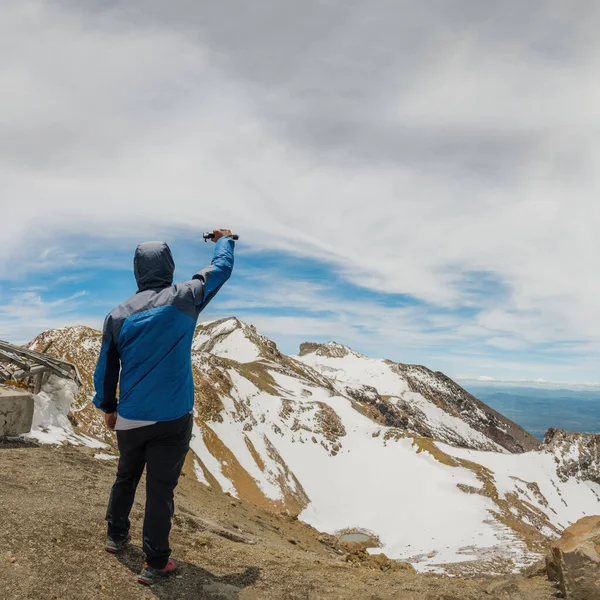Success Mountaineer Reaching Summit — Foto de Stock