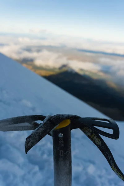 Una Hacha Hielo Congelada Glaciar Del Volcán —  Fotos de Stock