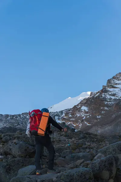 Feliz Excursionista Ganando Alcanzar Meta Vida Éxito Libertad Felicidad Foto — Foto de Stock