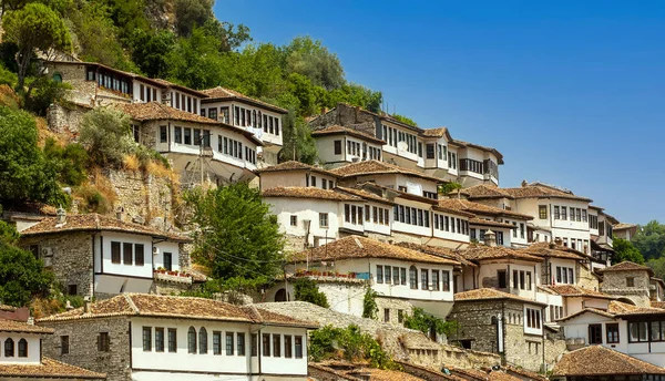 Ciudad de las mil ventanas, Berat en Albania, Sitio de la UNESCO — Foto de Stock