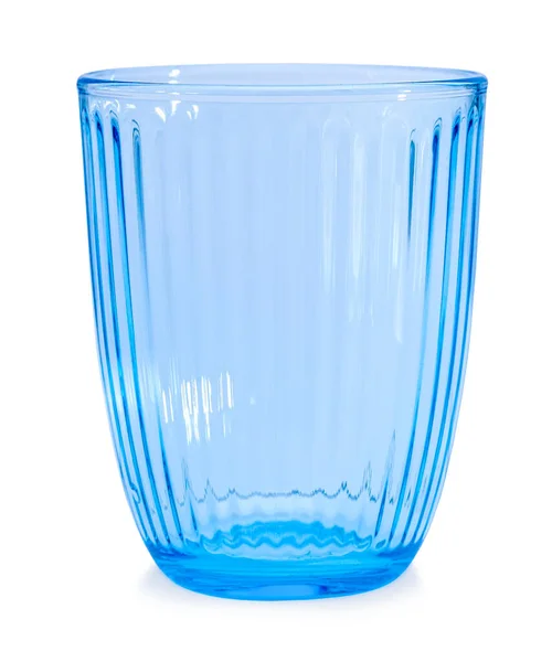 Blått tomt glas isolerad på vit bakgrund. — Stockfoto