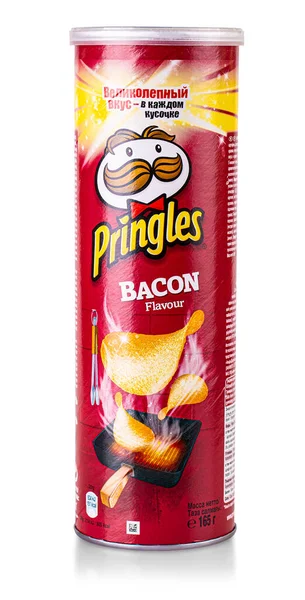 Bir paket Pringles the Original patates cipsi ve izole edilmiş bir arka plan.. — Stok fotoğraf