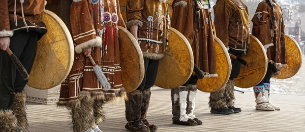 Apresentação de ensemble de povo em vestido de povos indígenas de Kamchatka. — Fotografia de Stock