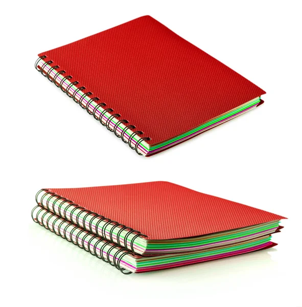 Zwei rote Tagebuchspiralhefte isoliert auf weißem Hintergrund — Stockfoto