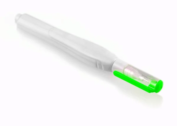 Corretor caneta verde isolado em um fundo branco — Fotografia de Stock