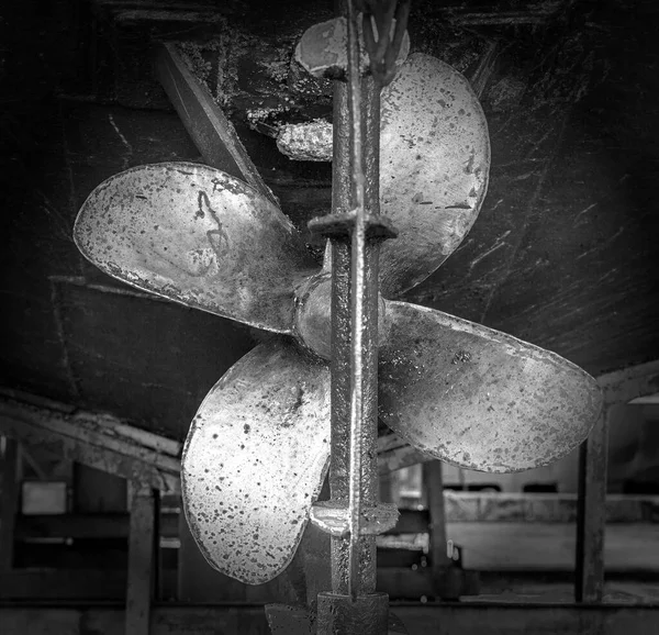 Ship propellers of a marine ship, which stands in a dry dock for repair — Stock Photo, Image