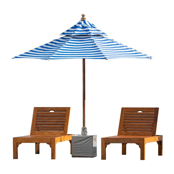Geïsoleerde Twee Houten Stoelen Strandstoel Zonnebank Met Grote Parasol Witte — Stockfoto