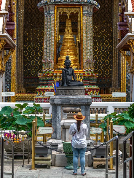 Bangkok Tayland Mart 2022 Zümrüt Buddha Tapınağındaki Bronz Münzevi Figür — Stok fotoğraf