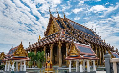 Bangkok, Tayland - 29 Mart 2022: Ana Phra Ubosot ya da Zümrüt Buda 'nın Zümrüt Buda tapınağında ya da Büyük Saray' da Wat Phra Kaew 'da bulunduğu Şapel.