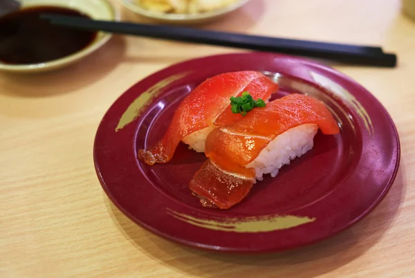 Marinovaný Tuňák Sójovou Omáčkou Sushi Nebo Marinovaný Maguro Sushi Shoyu — Stock fotografie