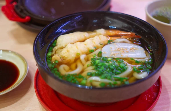 Japanska Räkor Tempura Udon Nudlar Soppa Räkor Tempura Udon Nudlar — Stockfoto