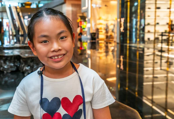 Portrait Cute Asian Child Girl Mall Smiling Face Close Portrait — Stock fotografie