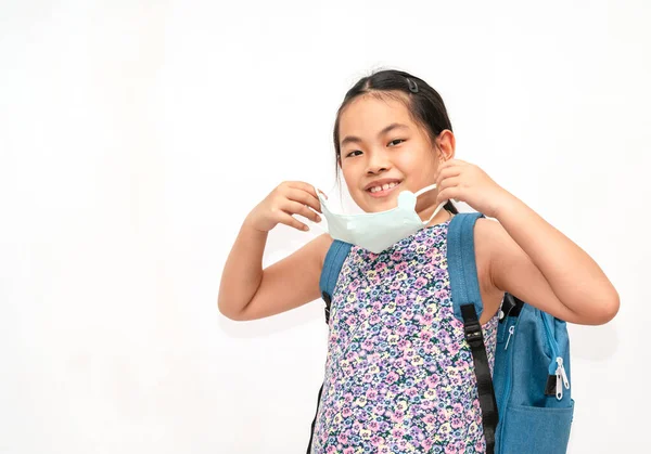 Portrait Asian Child Girl Holding Willing Wear Facemask Carrying Backpack — 스톡 사진