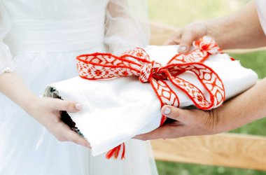 Belarus düğünü. Mirası gelinin annesi verir.