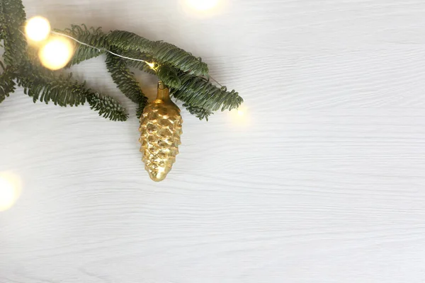 Juguete Árbol Navidad Oro Cristal Rama Abeto Con Luces Guirnalda —  Fotos de Stock