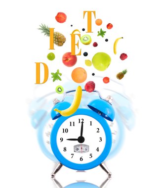 saat, ölçek çevirme ve taze meyve ile diyet kavramı