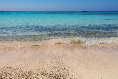 Islak kum deniz gelgit arka tarafından yıkanmış 