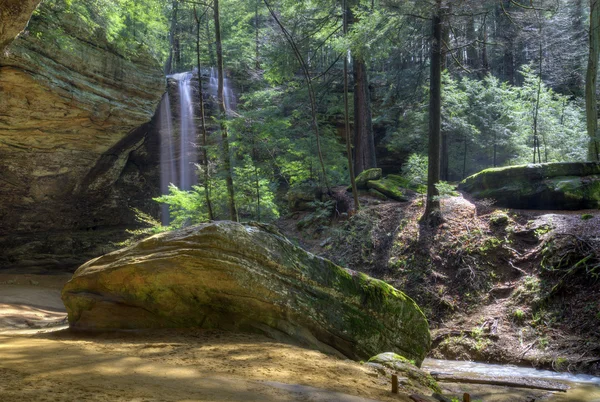 Cueva de Ceniza en Hocking HIlls Ohio — Foto de Stock