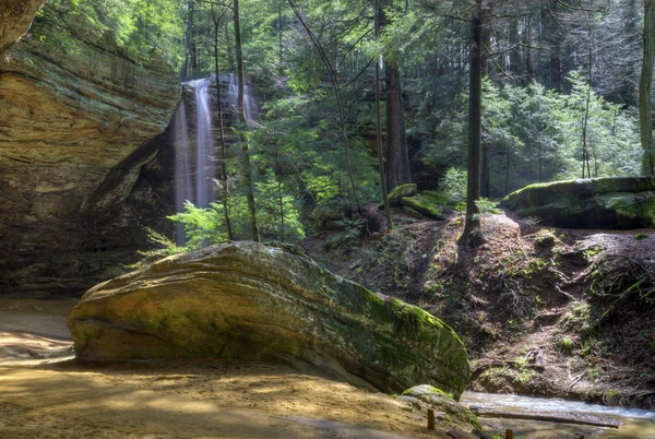 Popel jeskyně v hocking hills ohio — Stock fotografie