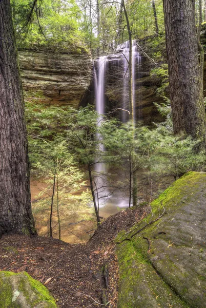 Cueva de Ceniza en Hocking HIlls Ohio — Foto de Stock