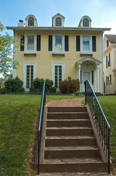 Colonial Style Home — Stock Photo, Image