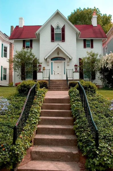 Colorful Bungalow Home — Stock Photo, Image